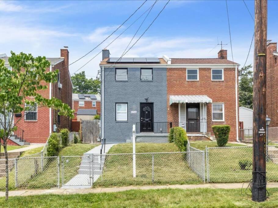 Quaint 3/2.5 Home In Fort Dupont Washington Exteriör bild